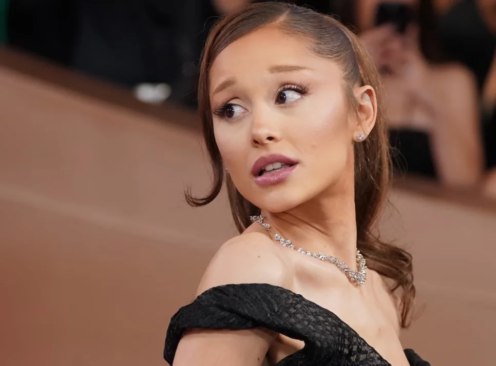 Ariana Grande foot injury
